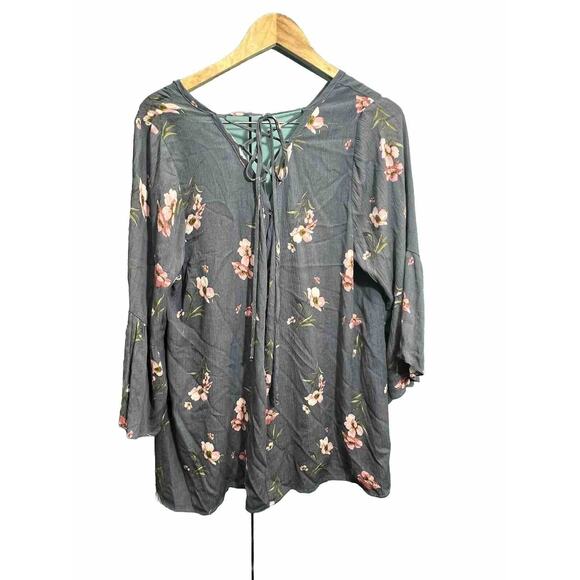 Torrid size 2 Floral Blue Lace Up Back Tunic Top 2X Flutter Sleeve rayon NWT - Picture 2 of 9
